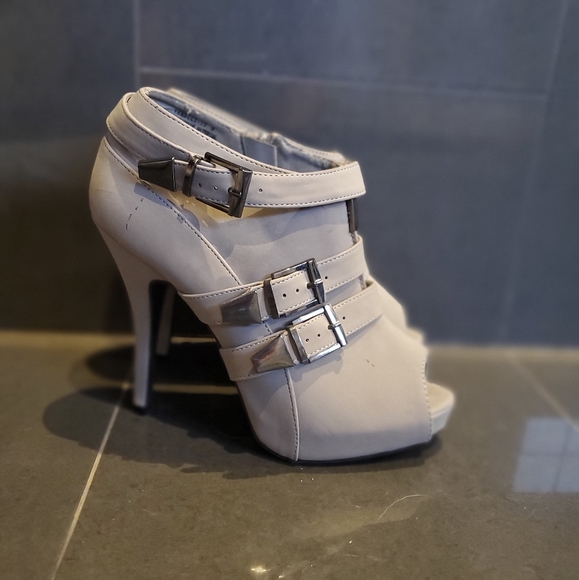 Peep toe ankle boots - Picture 2 of 7